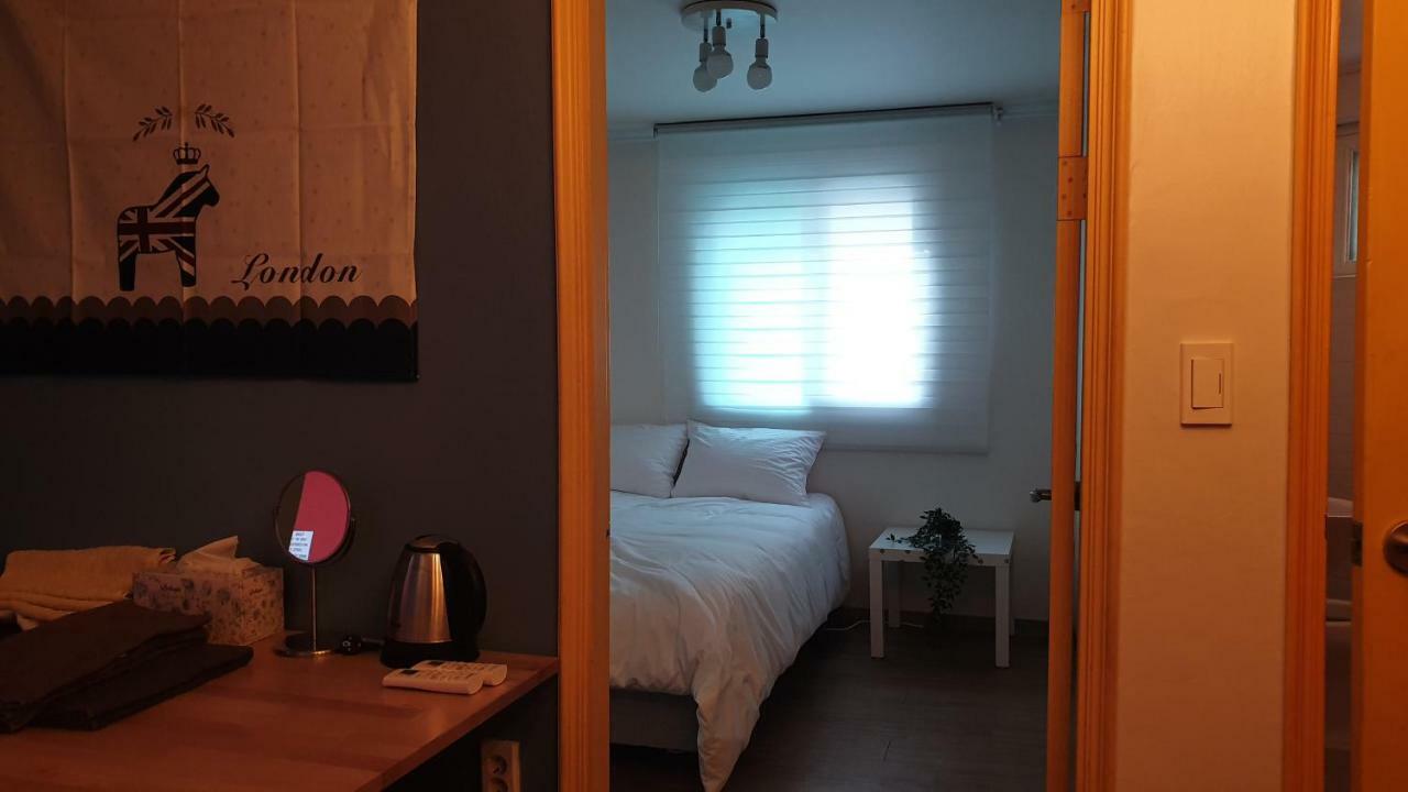 Apartment Hong Dae Young S Family House *